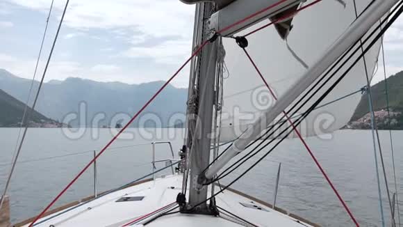 帆船在风中的帆帆视频的预览图
