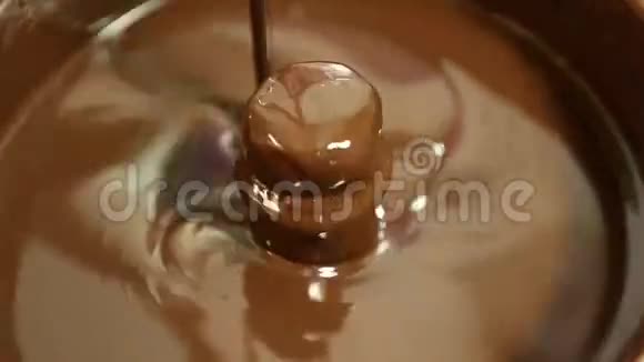 融化的巧克力视频的预览图