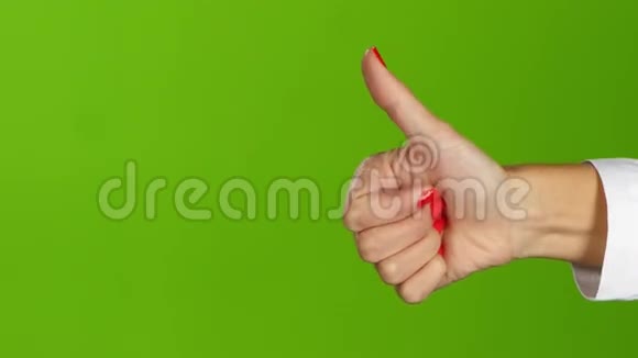 手显示拇指向上工作室的绿屏背景视频的预览图
