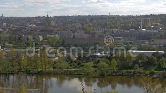 捷克共和国夏季布拉格城市景观全景视频的预览图