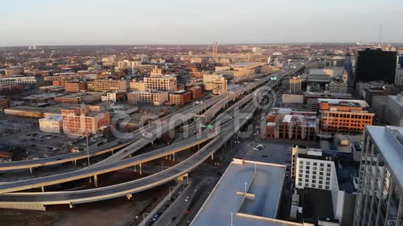 美国密尔沃基2018年4月26日美国城市航空景观视频的预览图