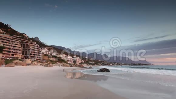 南非开普敦克利夫顿海滩的时间流逝视频的预览图