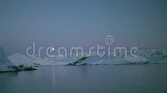 从船上看到冰川视频的预览图