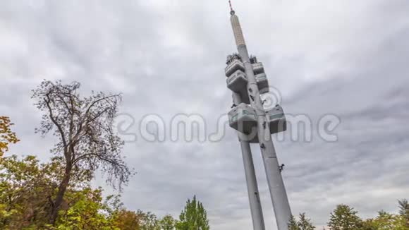 布拉格Zizkov电视塔的延时录像视频的预览图