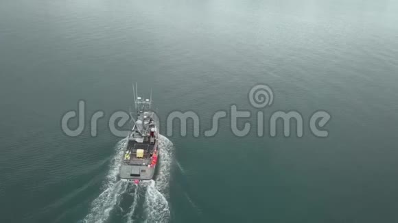 阿拉斯加复活湾的半截船视频的预览图