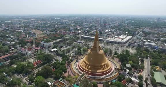 泰国老佛塔的空中场景视频的预览图