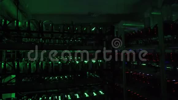 用于比特币挖掘的计算机具有多个外围插槽的加密计算机视频的预览图