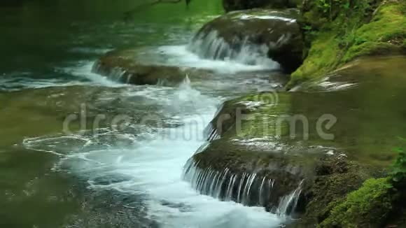 博斯尼塔瀑布卡拉斯史韦林县阿尼纳山脉罗马尼亚视频的预览图