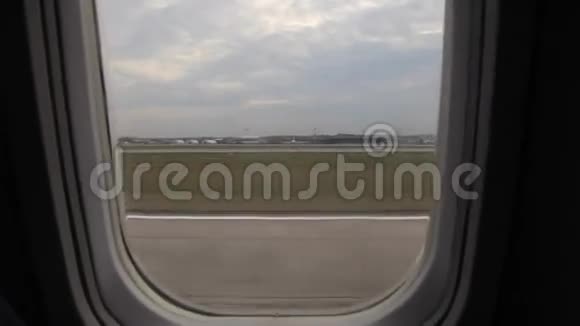 飞机起飞了视频的预览图