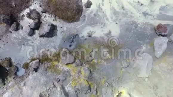冰岛自然景观无人机视频地热Krysuvik在雷克雅内斯半岛视频的预览图