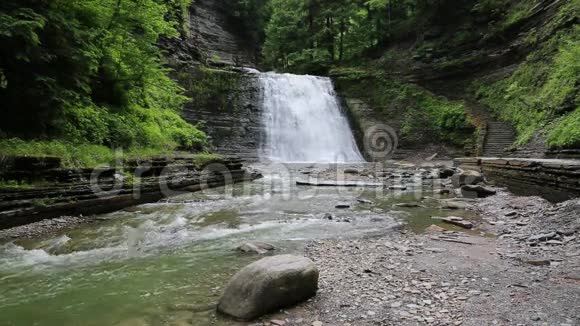 石溪瀑布和小溪视频的预览图