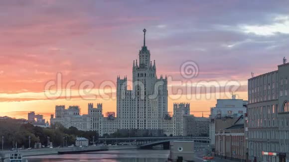 莫斯科斯大林高层建筑上空日出视频的预览图