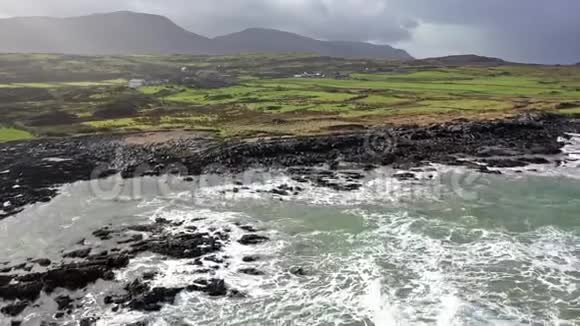 迪米特滕的惊人海岸线靠近阿尔达拉郡多尼加尔爱尔兰威尔德大西洋路视频的预览图