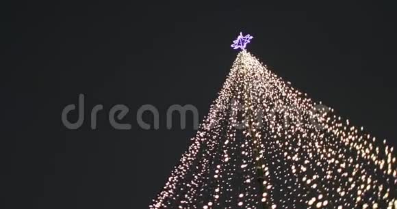 新年的灯光城市假日照明视频的预览图