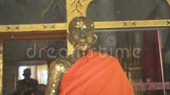 佛教僧侣的石像视频的预览图