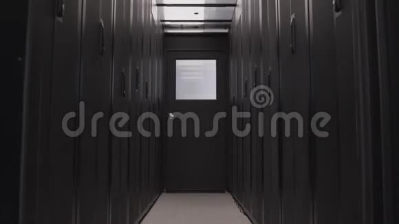 云数码存储数据中心服务器机房走廊视频的预览图