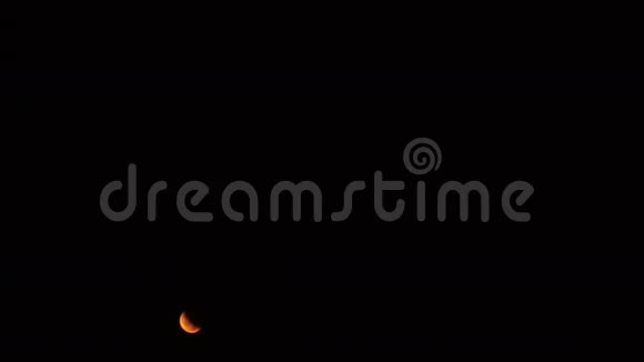 月亮随着日食上升视频的预览图