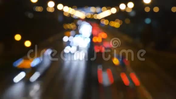 夜间光交通的模糊视频的预览图