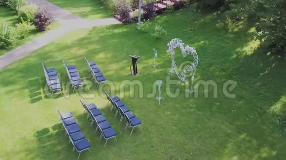 登记婚礼地点花卉婚礼配件晴天视频的预览图