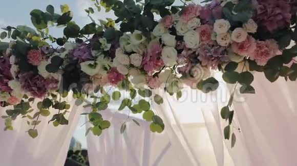 漂亮的婚礼装饰品视频的预览图