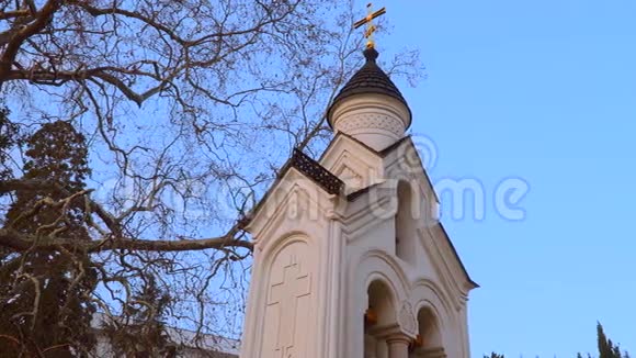 利瓦迪亚的圣十字教堂钟楼视频的预览图