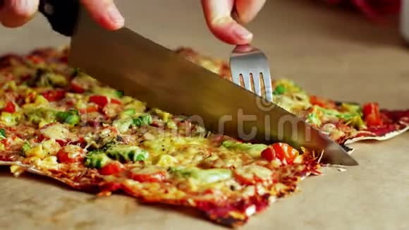 家做意大利披萨4k特写视频的预览图