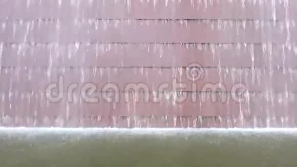 墙上的瀑布视频的预览图
