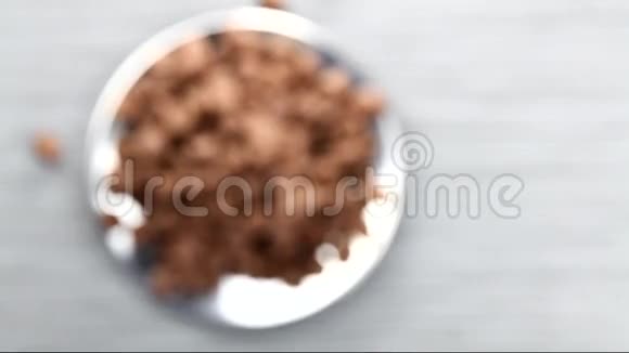 一块钢片巧克力饼干视频的预览图