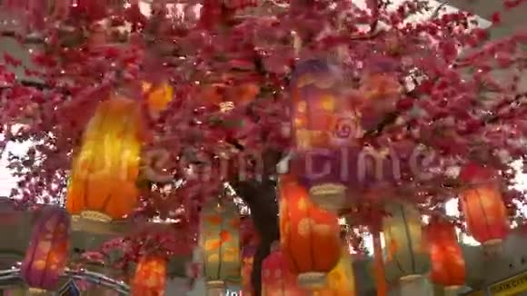 中国新年装饰樱花树打火机码头广场新加坡视频的预览图