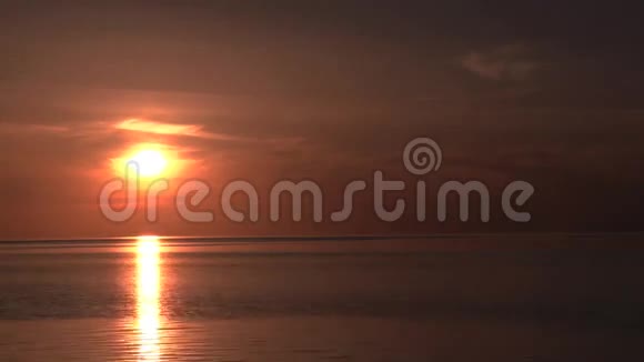 日落时的海洋在意大利西西里岛的斯西亚卡附近视频的预览图