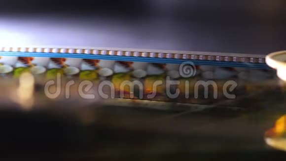 电影院的魅力35毫米电影放映在电影院视频的预览图