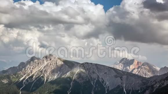 山区时间流逝意大利阿尔卑斯山的夏天视频的预览图