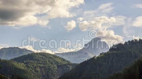 山区时间流逝意大利阿尔卑斯山的夏天视频的预览图