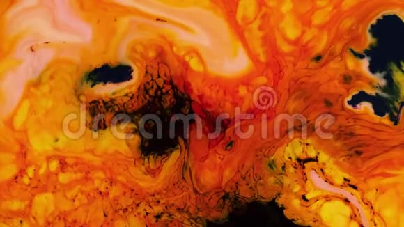 液态色漆爆炸抽象彩色油墨视频的预览图