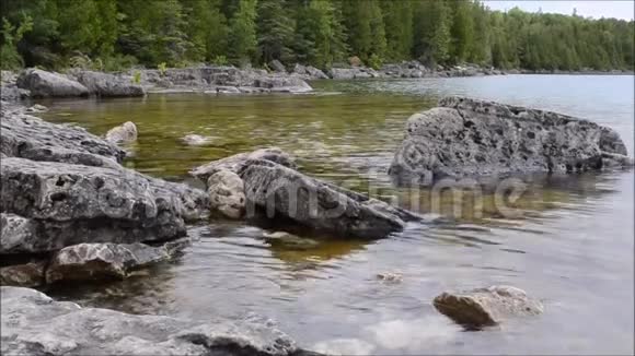 建立射击休伦湖海岸附近的托伯默里布鲁斯半岛加拿大安大略省视频的预览图