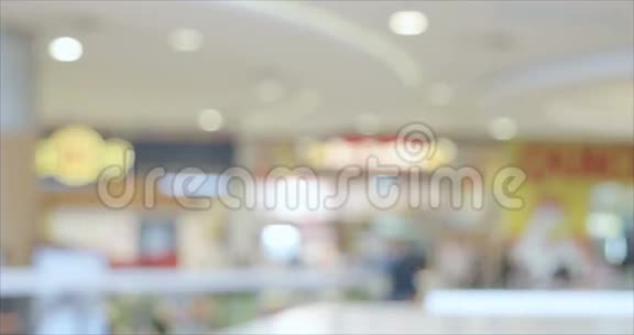 餐厅区和咖啡厅模糊背景延时镜头视频的预览图