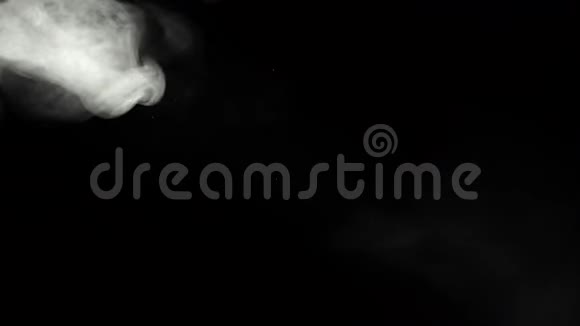 一束光线照射的烟雾视频的预览图