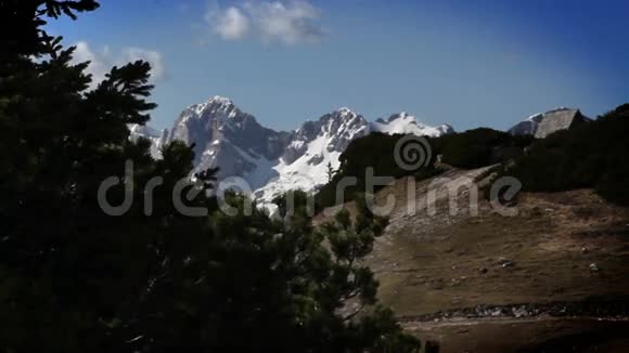 春天斯洛文尼亚的山脉视频的预览图