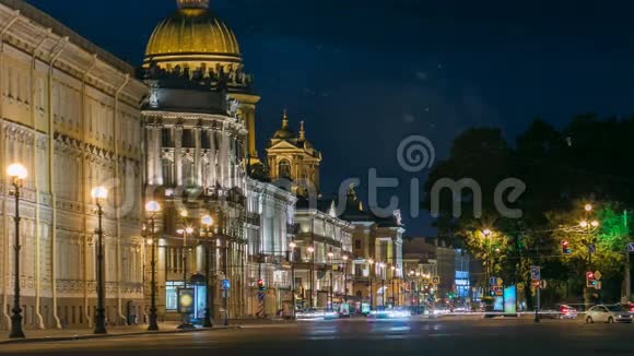 圣以撒大教堂从皇宫广场夜晚在圣彼得堡俄罗斯视频的预览图
