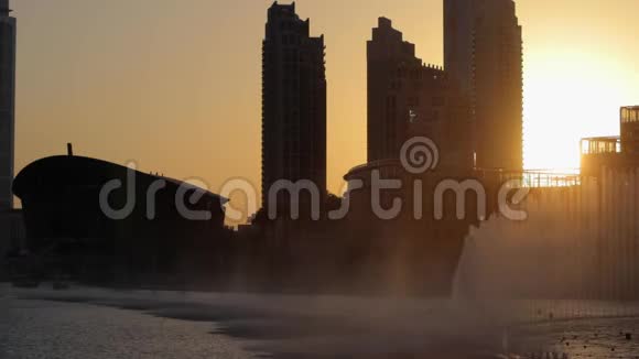 在迪拜跳舞的喷泉视频的预览图