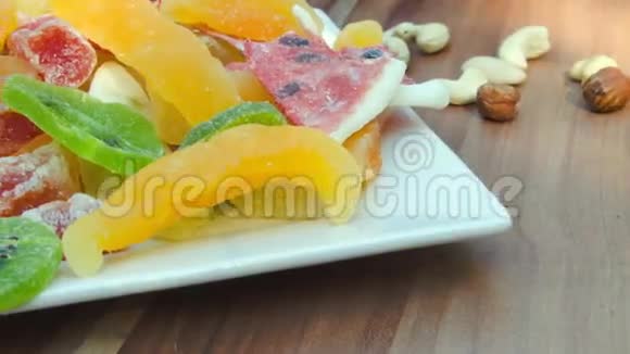 蜜饯猕猴桃橘子西瓜芒果和菠萝视频的预览图