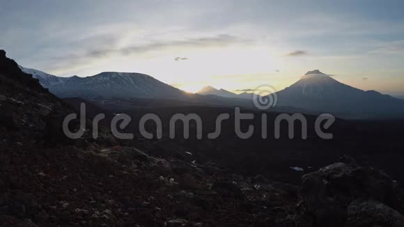 堪察加火山景观火山日出景观视频的预览图