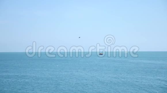 摩托艇海上滑翔伞海上降落伞海上度假胜地娱乐人士4k慢动作视频的预览图