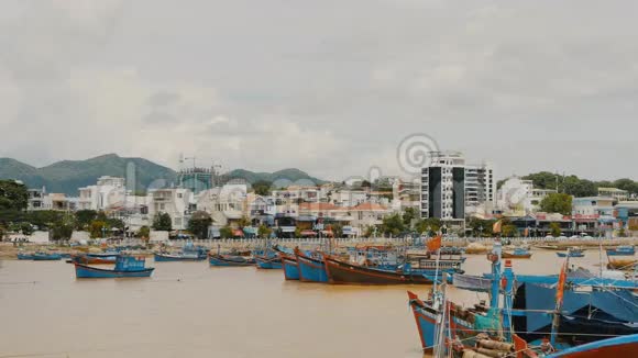 芽庄湾有船只越南中部芽庄市全景视频的预览图