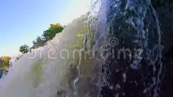 瀑布野生自然慢动作视频的预览图