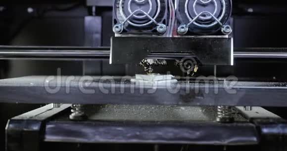 3D打印机用塑料丝丝闭合印刷视频的预览图