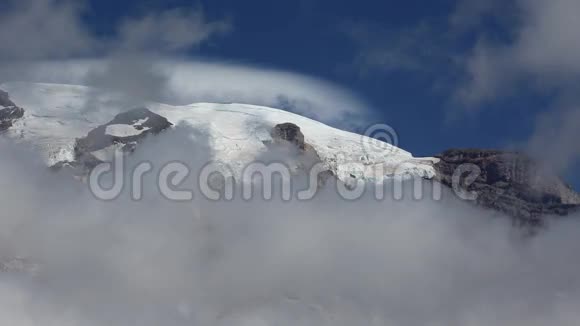 云在雷尼尔山上移动视频的预览图