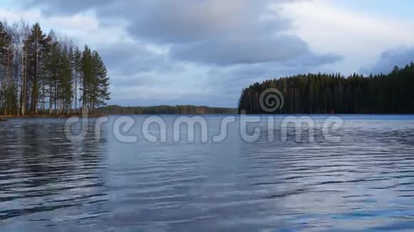 芬兰的湖视频的预览图