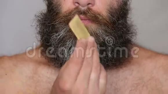 布什胡子和胡子视频的预览图