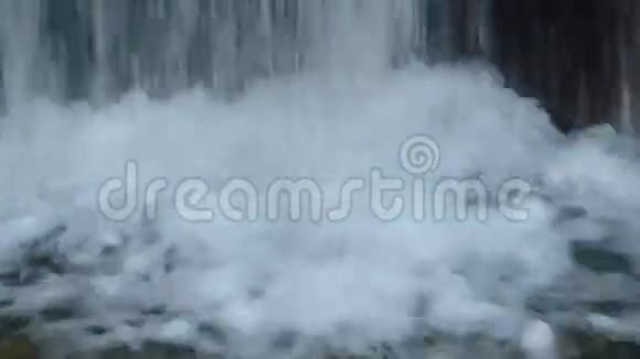 斯普林威瀑布的底部视频的预览图
